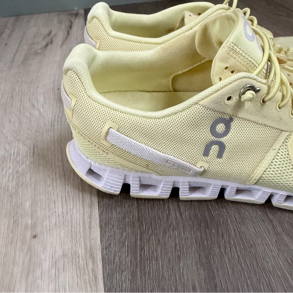 On Cloud Sneakers - Picture 2 of 7